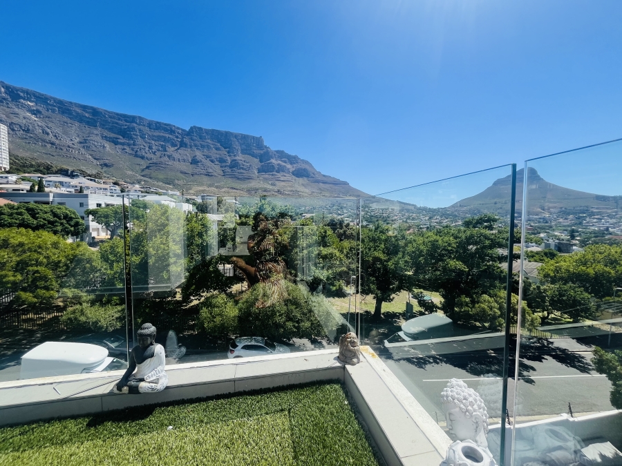 2 Bedroom Property for Sale in Vredehoek Western Cape